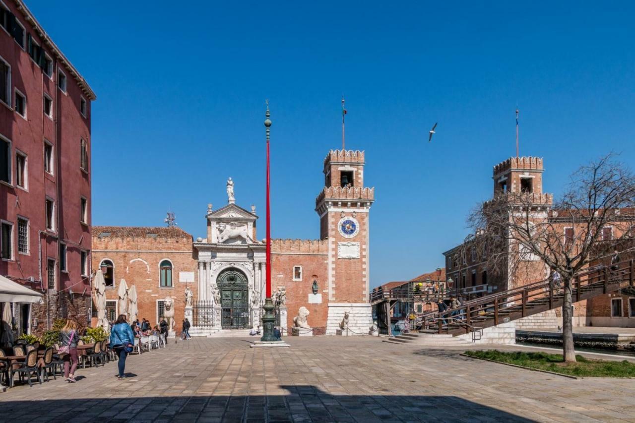 Arsenale 2352 Library By Biennale Exhibition Venecia