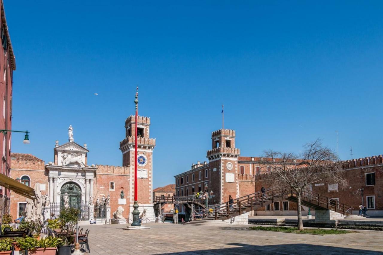 Apartamento Arsenale 2352 Library By Biennale Exhibition *