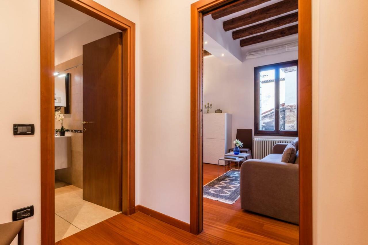 Apartamento Arsenale 2352 Library By Biennale Exhibition *